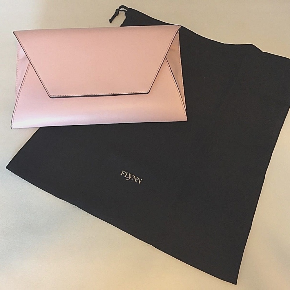 NEW FLYNN Clutch, Purse, Fergie Rosa-Soft Pink